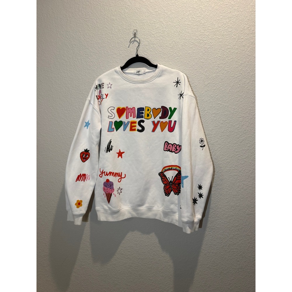 The Mayfair Group Somebody Loves You Crewneck in White M/L